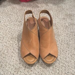 Light Brown Wedges